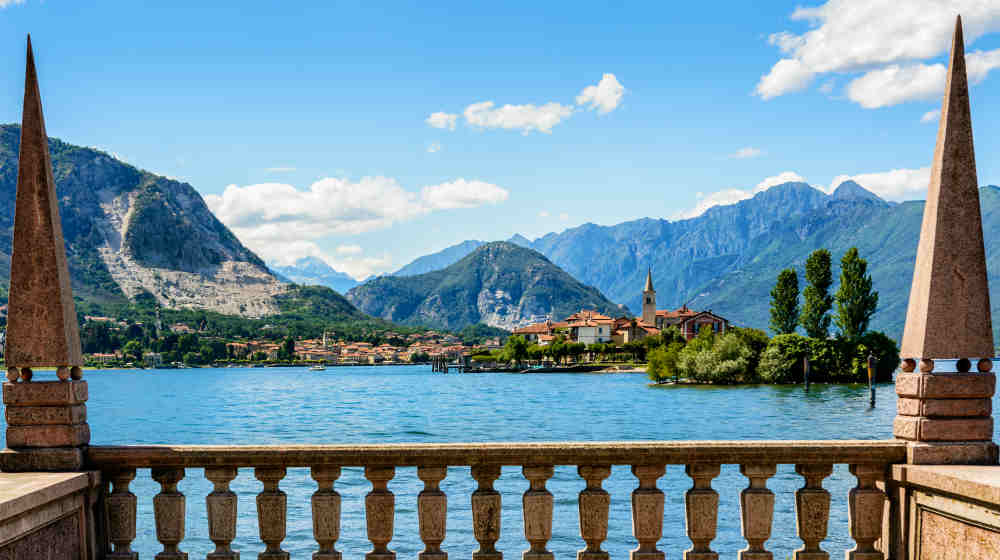 Blick auf den Lago Maggiore auf dem Fenster